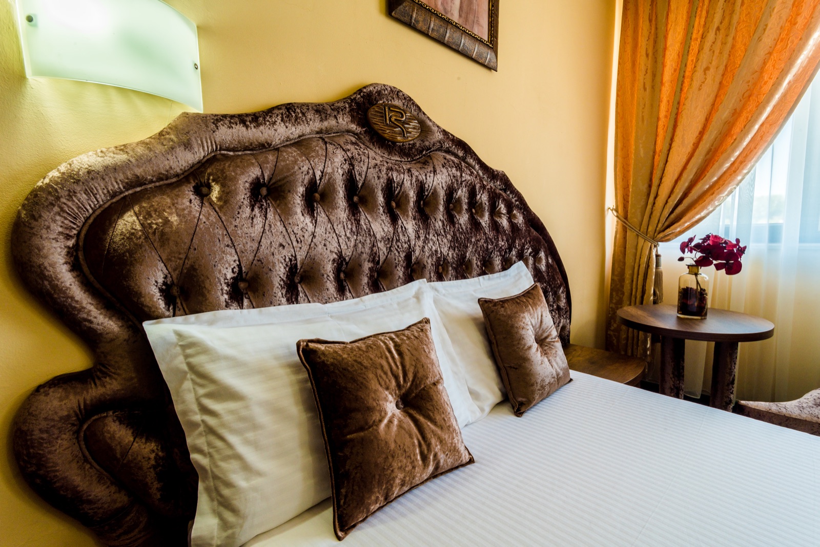 Deluxe — headboard