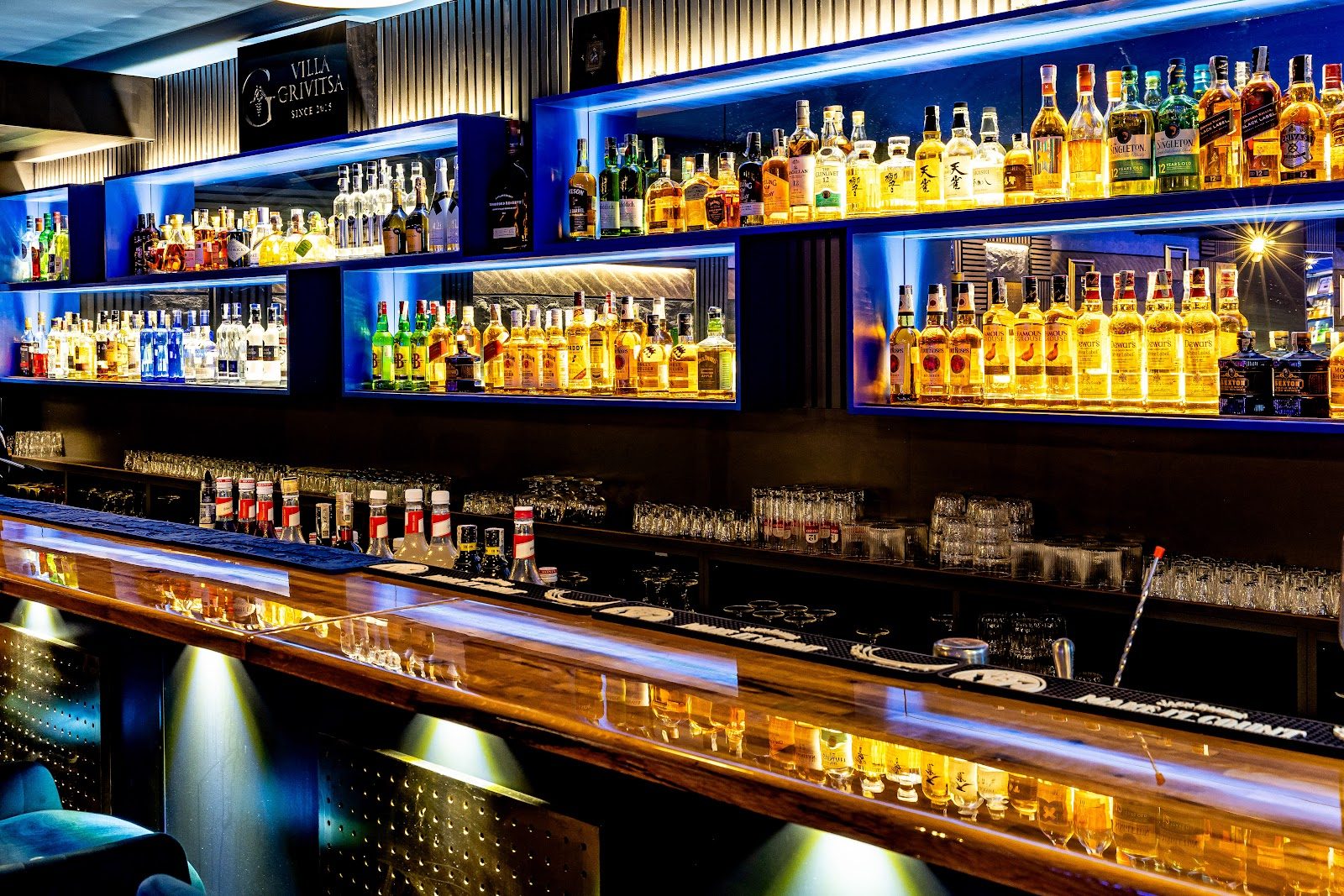 Barcode Night Bar — барплот
